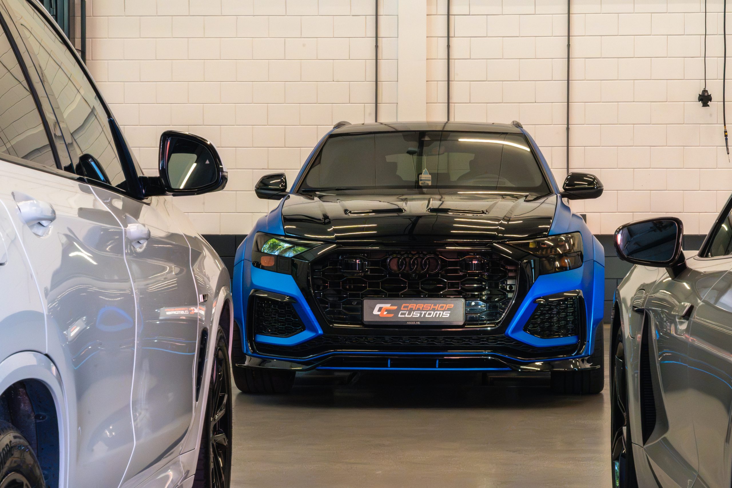 Alarm- en detectiesystemen in de showroom van Carshop Fortuin